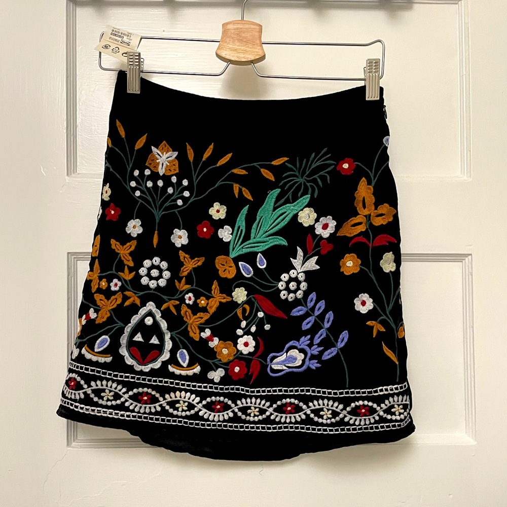 Romeo & Juliet Velvet Embroidery Skirt
